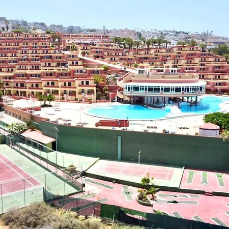 Apartment Modern With Shared Pool, Close To The Beach, In Tenerife South