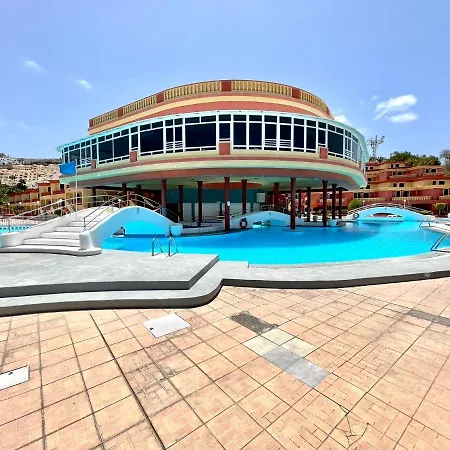 Apartment Modern With Shared Pool, Close To The Beach, In Tenerife South