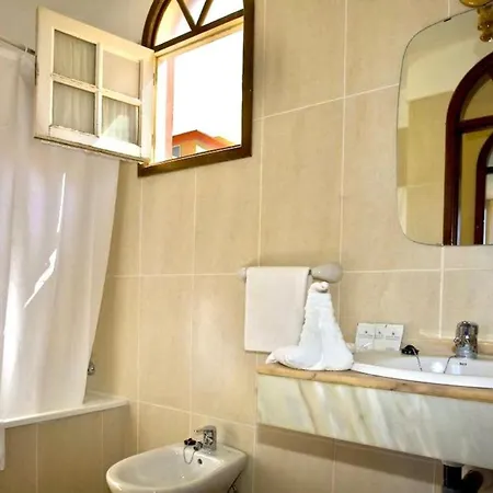 Modern With Shared Pool, Close To The Beach, In Tenerife South Apartment