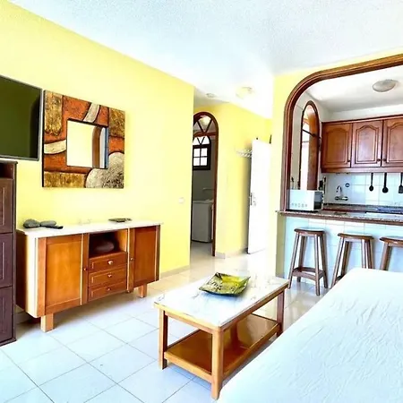 Apartment Modern With Shared Pool, Close To The Beach, In Tenerife South