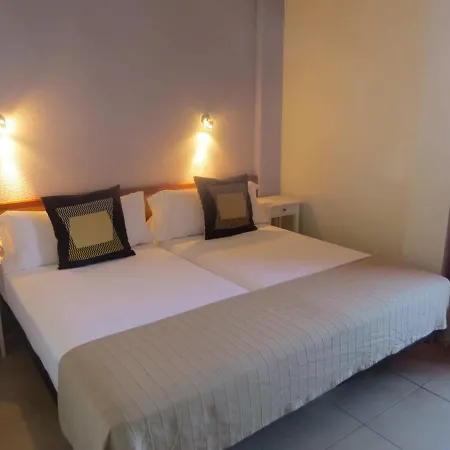 Modern With Shared Pool, Close To The Beach, In Tenerife South *