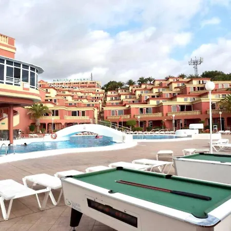 Apartment Modern With Shared Pool, Close To The Beach, In Tenerife South *
