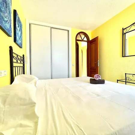 Modern With Shared Pool, Close To The Beach, In Tenerife South *