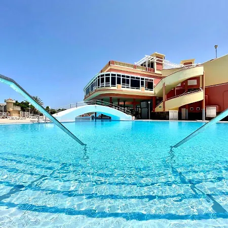 Modern With Shared Pool, Close To The Beach, In Tenerife South