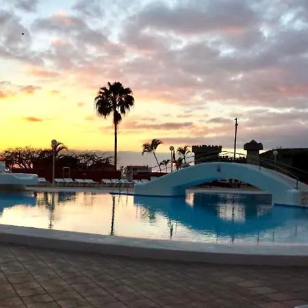 Modern With Shared Pool, Close To The Beach, In Tenerife South
