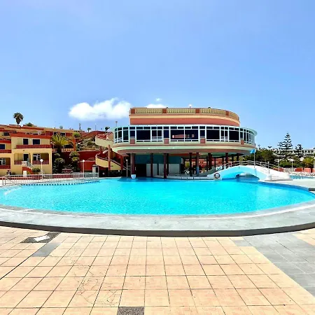 Modern With Shared Pool, Close To The Beach, In Tenerife South Διαμέρισμα *
