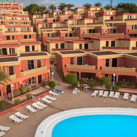 Modern With Shared Pool, Close To The Beach, In Tenerife South *